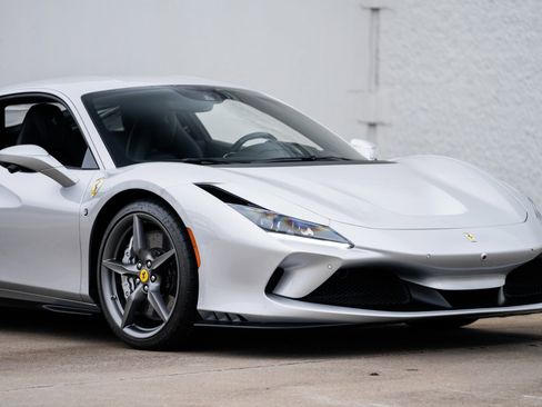 Used 2022 Ferrari F8 Tributo image 16