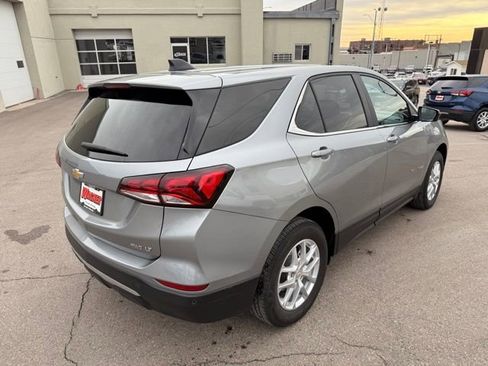 Used 2023 Chevrolet Equinox LT image 3