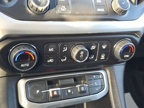 Used 2023 GMC Acadia SLT w/ Preferred Package image 17