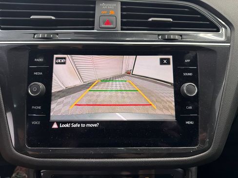 Used 2022 Volkswagen Tiguan SE R-Line FWD image 31