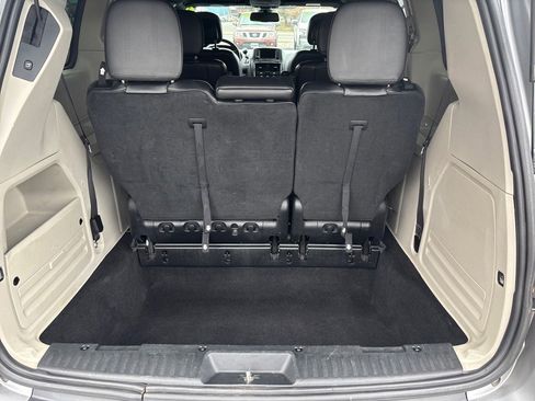 Used 2019 Dodge Grand Caravan SXT image 23