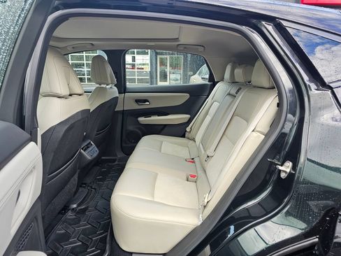 Used 2023 Nissan Ariya AWD image 13