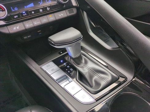 Certified 2025 Hyundai Elantra Limited image 12