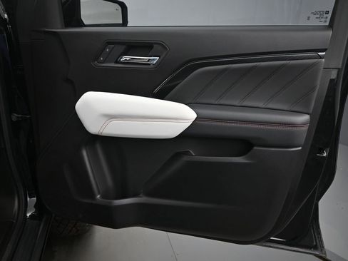 Used 2024 GMC Canyon AT4X image 20