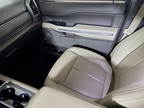 Used 2021 Ford Expedition XLT image 22