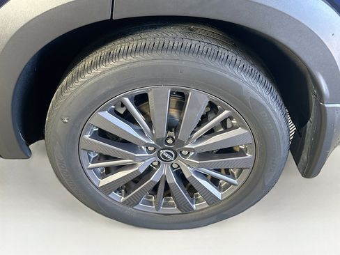 Used 2024 Nissan Pathfinder SL w/ SL Premium Package image 11