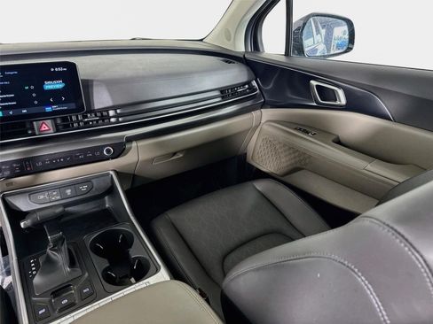 Certified 2025 Kia Carnival FWD image 24