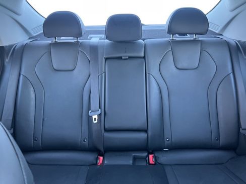 Used 2023 Hyundai Elantra Limited w/ Preferred Accessory Package image 25