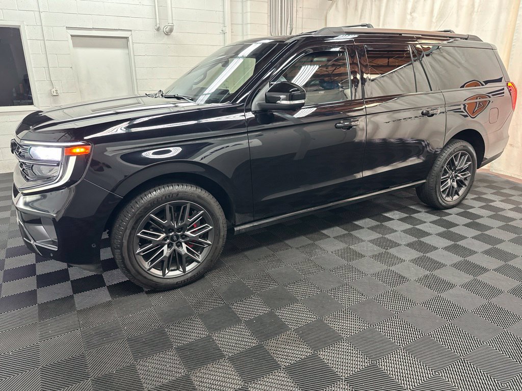 Used 2025 Ford Expedition Max Platinum w/ Stealth Performance Package AWD/4WD image 5