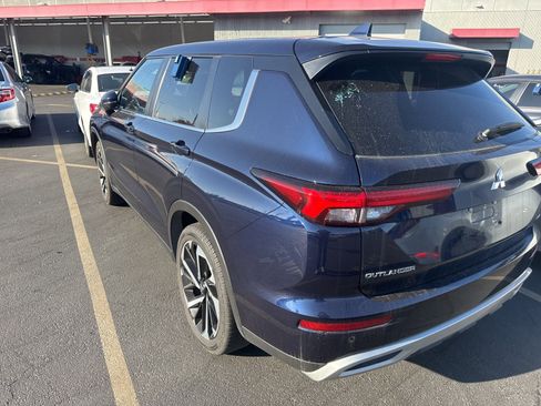 Used 2024 Mitsubishi Outlander SE Black Edition image 3