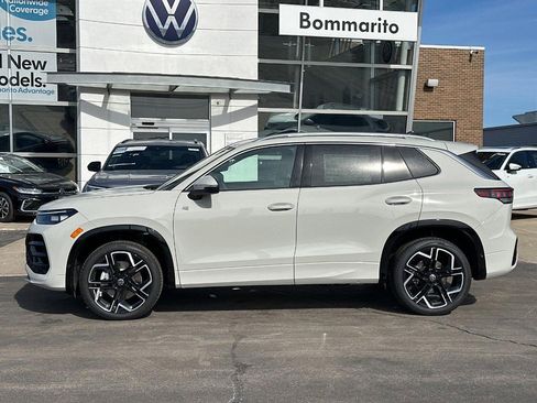 New 2026 Volkswagen Tiguan SEL R-Line image 2