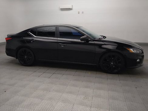 Used 2022 Nissan Altima 2.5 SR w/ Midnight Edition Package FWD image 11