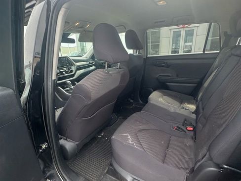 Used 2022 Toyota Highlander LE image 8