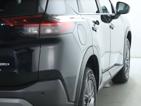 Used 2023 Nissan Rogue S image 45