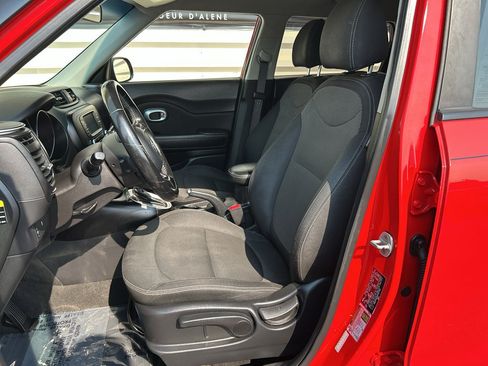 Used 2017 Kia Soul + w/ Designer's Package FWD image 10