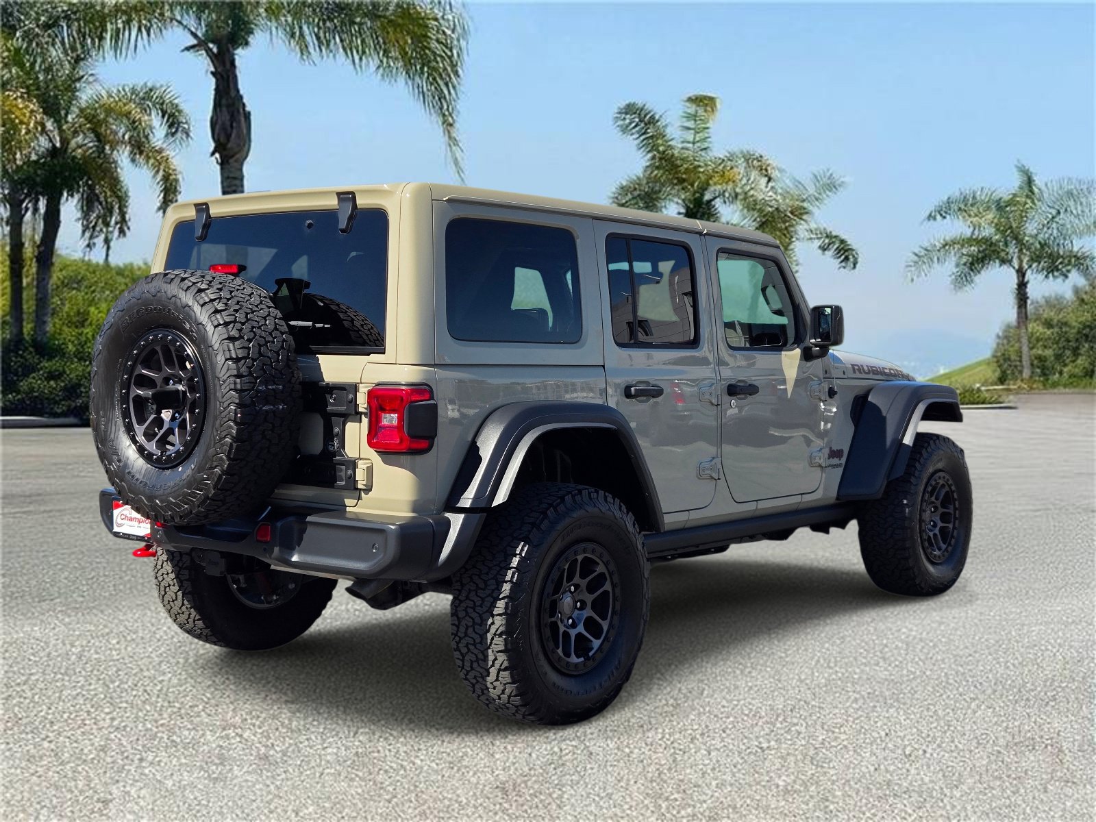 Used 2022 Jeep Wrangler Unlimited Rubicon w/ Xtreme Recon 35" Tire Package AWD/4WD image 4