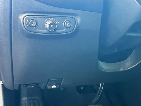 Used 2024 Chevrolet Equinox Premier image 10