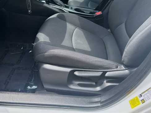 Used 2022 Toyota Corolla LE FWD image 16