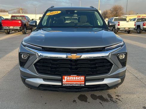 Used 2025 Chevrolet TrailBlazer LT w/ Driver Confidence Package image 5