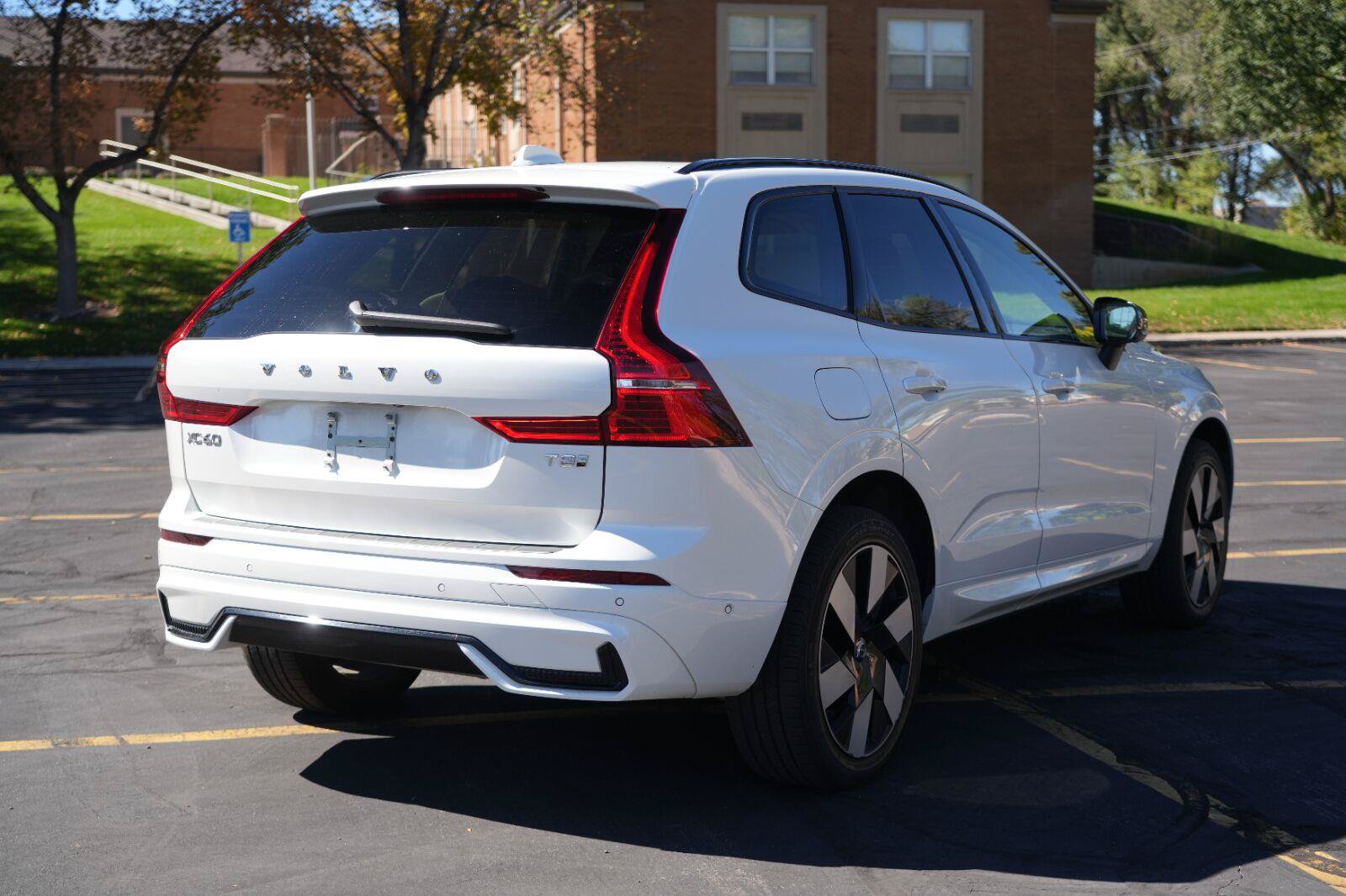 Used 2025 Volvo XC60 T8 Plus w/ Protection Package Premier AWD/4WD image 5