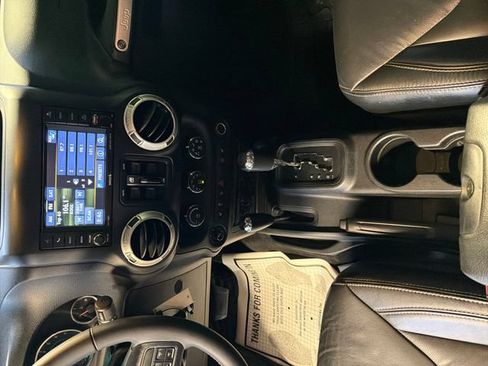 Used 2018 Jeep Wrangler Unlimited Rubicon w/ Cold Weather Group AWD/4WD image 21