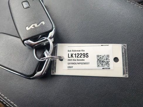 Used 2023 Kia Sorento SX AWD/4WD image 21