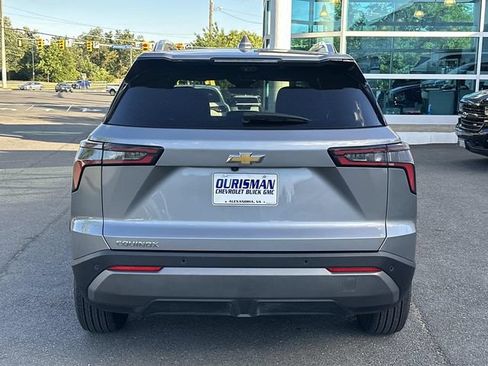 Used 2025 Chevrolet Equinox LT w/ Convenience Package II FWD image 3