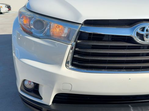 Used 2016 Toyota Highlander XLE image 11