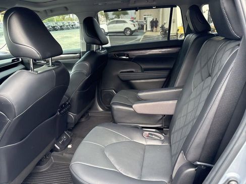 Used 2022 Toyota Highlander Platinum image 14