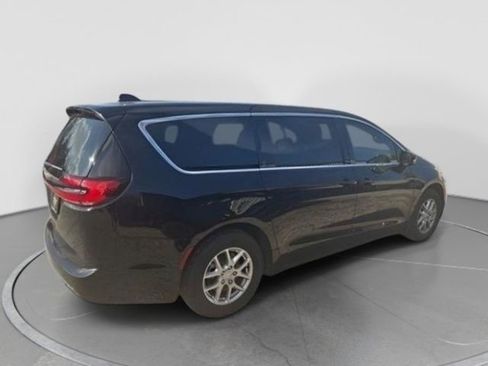 New 2026 Chrysler Pacifica Select FWD image 11