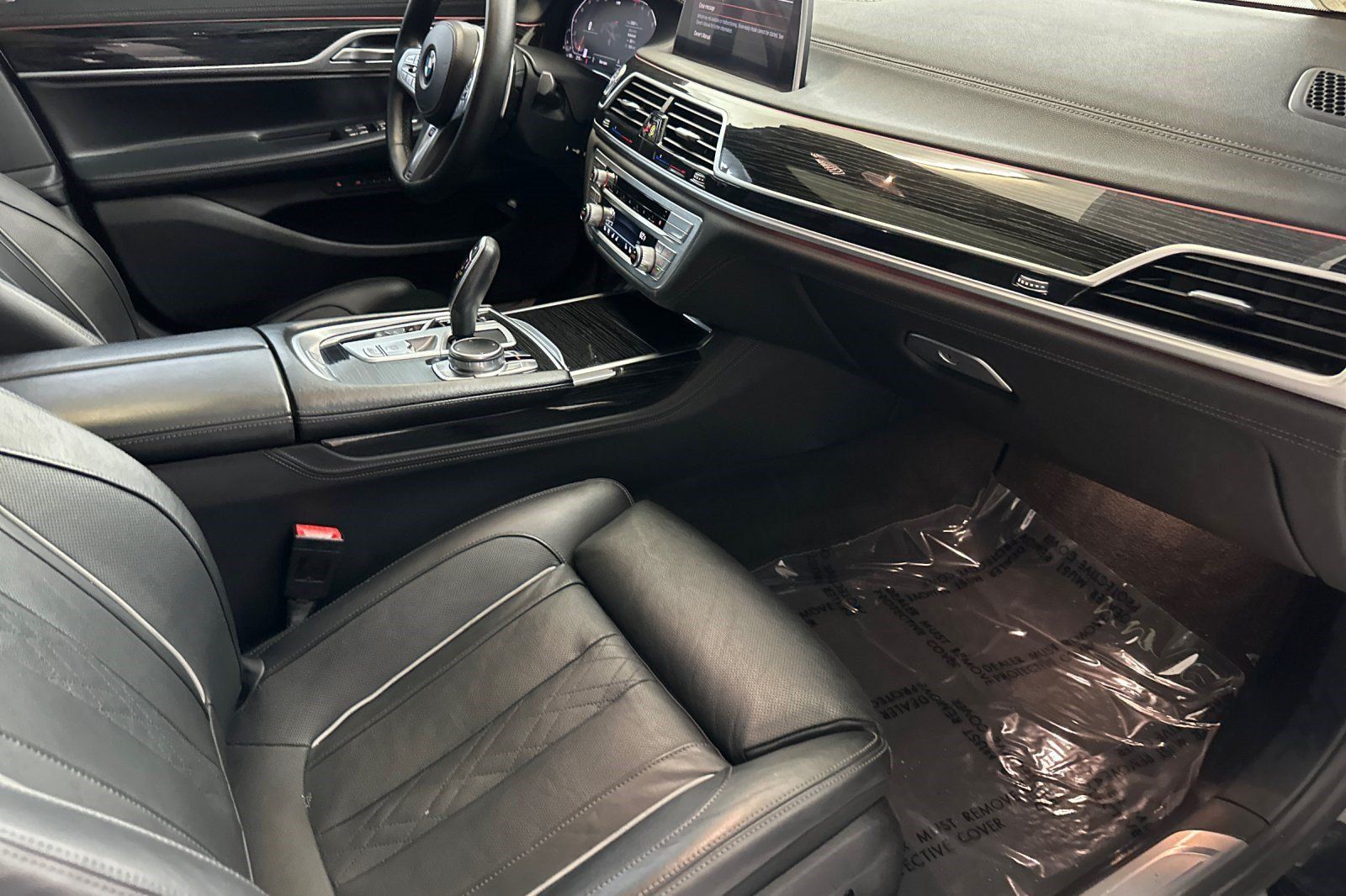 Used 2022 BMW 740i w/ M Sport Package RWD image 27