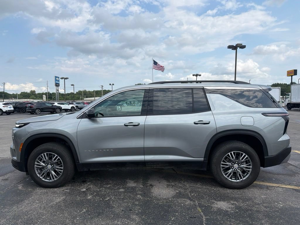 Used 2026 Chevrolet Traverse LT w/ Driver Confidence Package FWD image 6