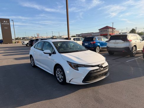 Used 2023 Toyota Corolla LE FWD image 1