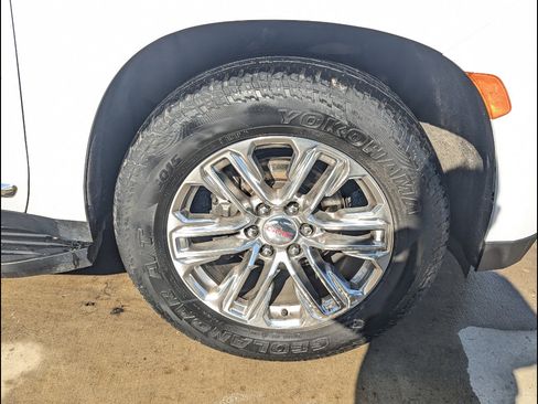 Used 2021 GMC Yukon XL SLT AWD/4WD image 16