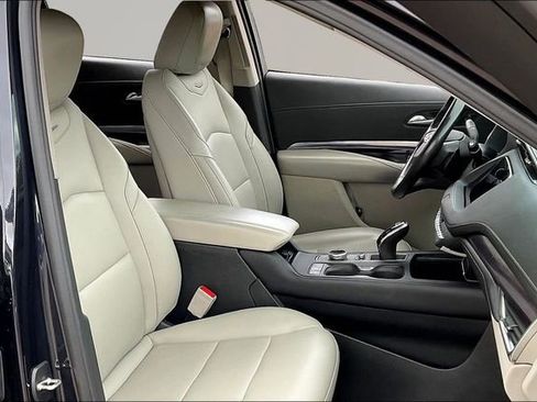Used 2022 Cadillac XT4 Luxury w/ Cold Weather Package FWD image 19