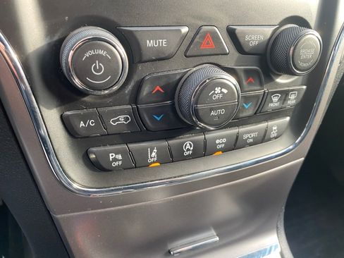 Used 2020 Jeep Grand Cherokee Laredo image 21