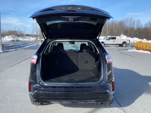 Used 2024 Ford Edge SE w/ Black Appearance Package image 9