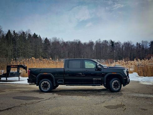 Certified 2024 GMC Sierra 2500 AT4 w/ AT4 Preferred Package image 3