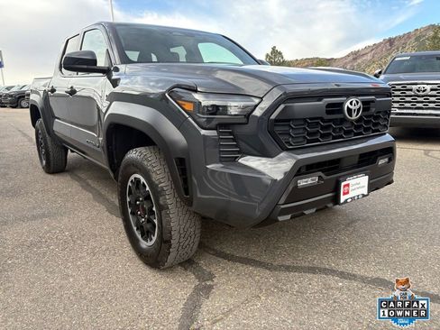 Certified 2025 Toyota Tacoma TRD Off-Road AWD/4WD image 11