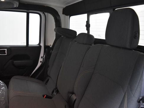 New 2025 Jeep Gladiator Willys image 17