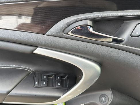 Used 2017 Buick Regal Sport Touring image 9