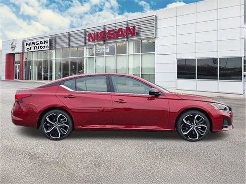 New 2025 Nissan Altima 2.5 SR image 8