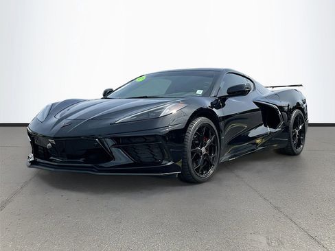 Used 2022 Chevrolet Corvette Stingray Preferred Cpe w/ Z51 Performance Package RWD image 3