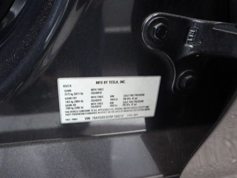 Used 2024 Tesla Model Y 2WD image 19