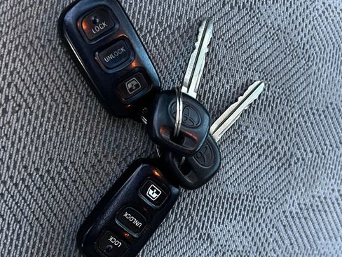 Used 2005 Toyota Sequoia SR5 image 28