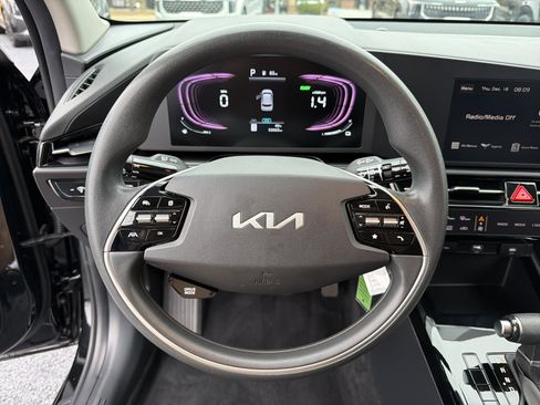 Used 2023 Kia Niro LX image 23