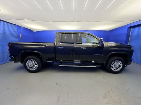 Used 2020 Chevrolet Silverado 2500 High Country w/ Z71 Off-Road Package AWD/4WD image 8