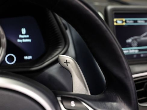 Used 2019 Aston Martin DB11 Volante image 12