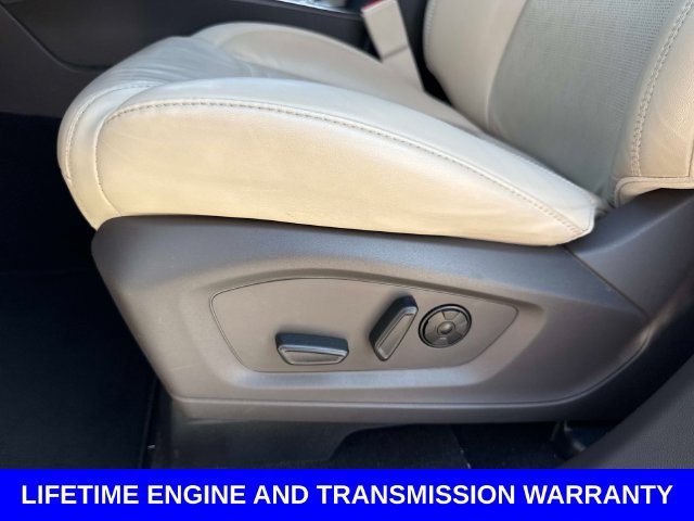 Used 2022 Ford Explorer Platinum w/ Equipment Group 601A AWD/4WD image 22