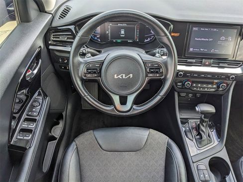 Certified 2022 Kia Niro EX image 17